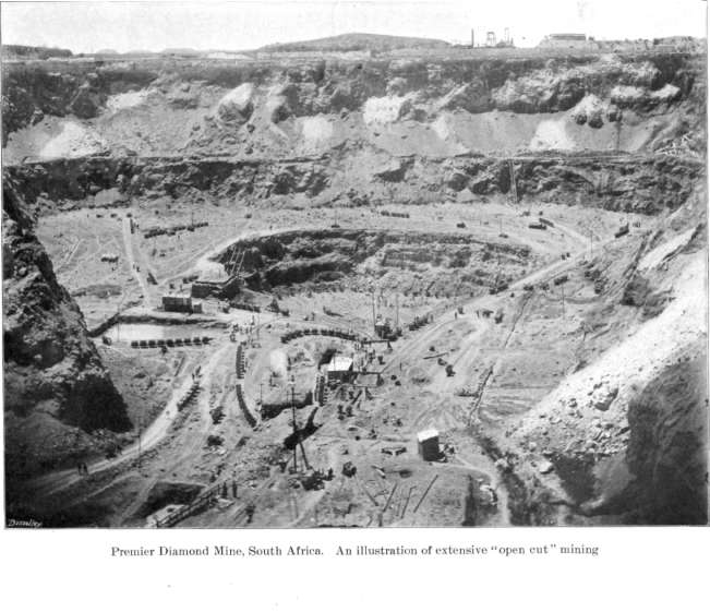 Exploitation à ciel ouvert de la Mine Premier en Afrique du Sud, avant 1903.