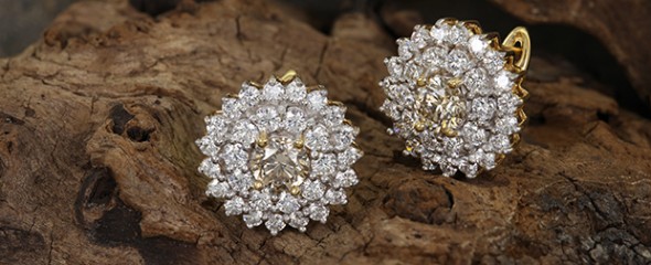 Boucles d'oreilles en or et diamants champagne rose d'Argyle chez Juwelo.