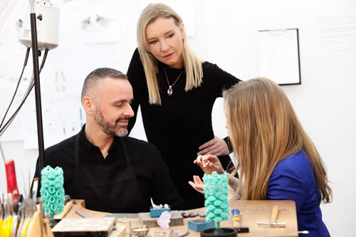 Réalisation de la collection de bijoux Jahdo avec Johanna Joop.