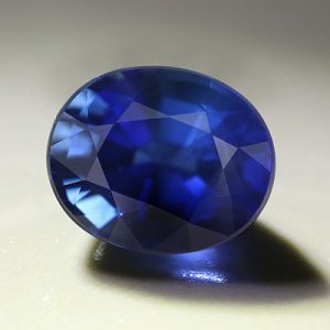 le saphir bleu est une pierre précieuse bleue